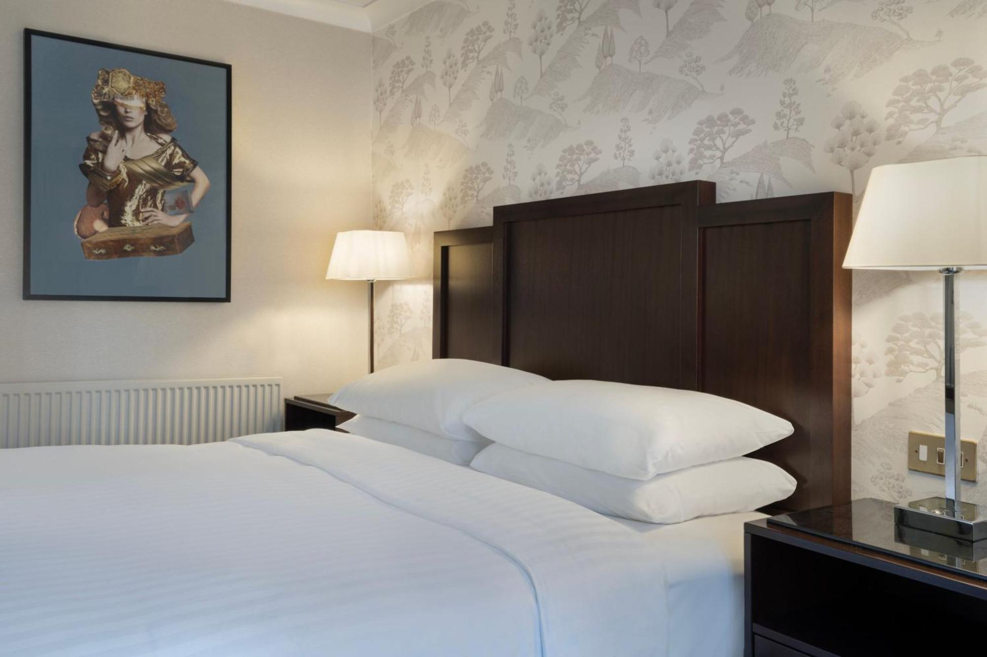 Delta Hotels By Marriott Tudor Park Country Club Мейдстън Екстериор снимка