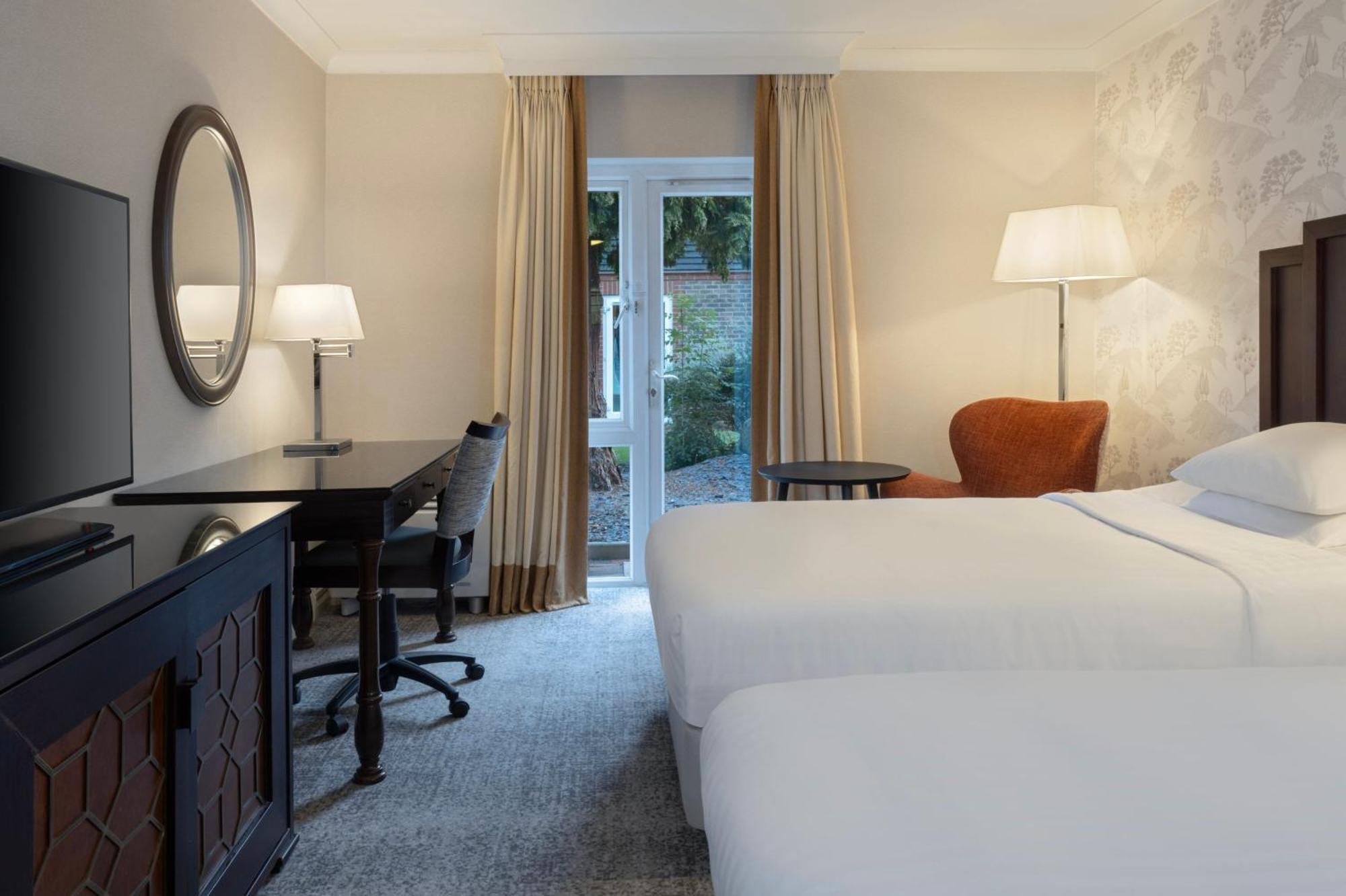 Delta Hotels By Marriott Tudor Park Country Club Мейдстън Екстериор снимка