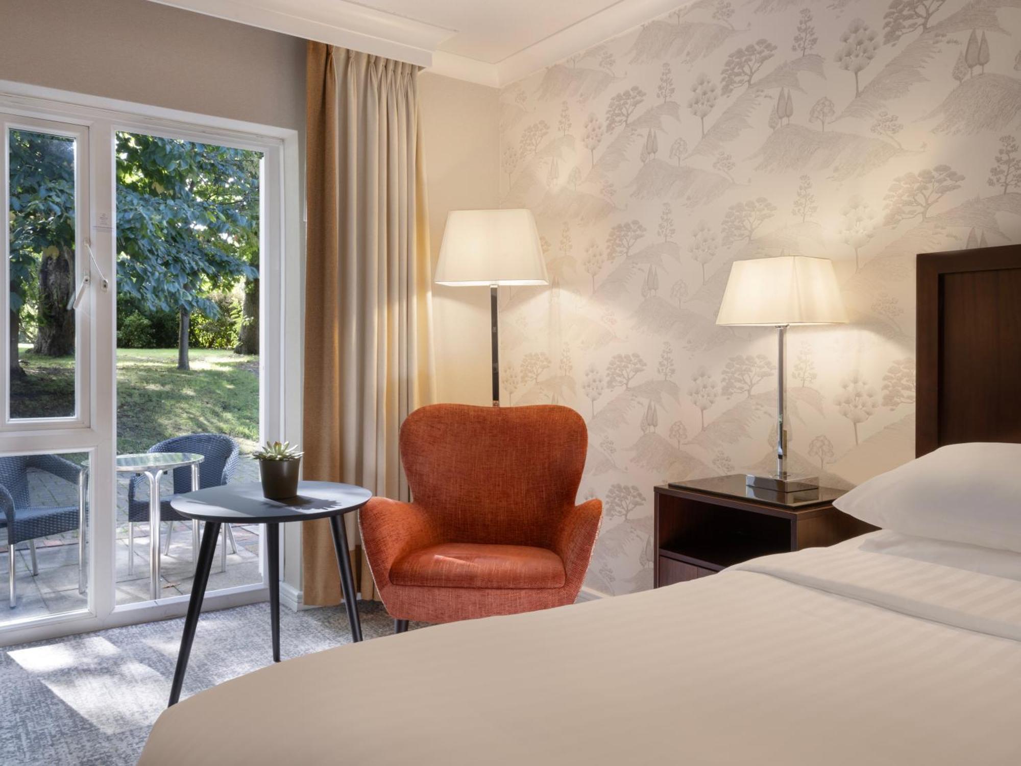 Delta Hotels By Marriott Tudor Park Country Club Мейдстън Екстериор снимка