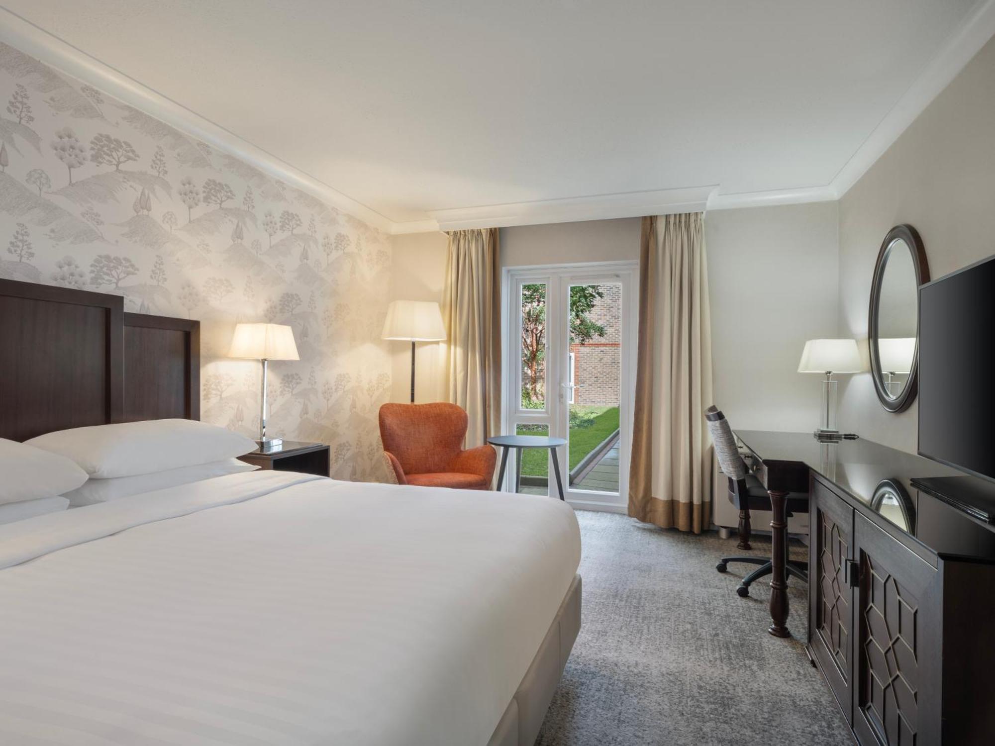 Delta Hotels By Marriott Tudor Park Country Club Мейдстън Екстериор снимка