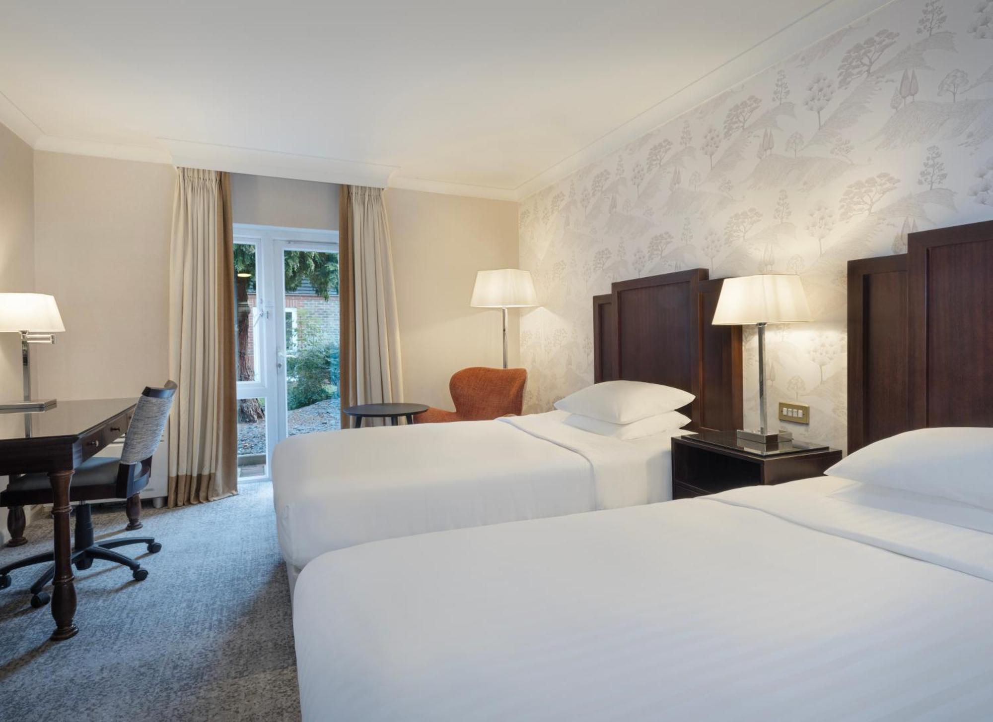 Delta Hotels By Marriott Tudor Park Country Club Мейдстън Екстериор снимка