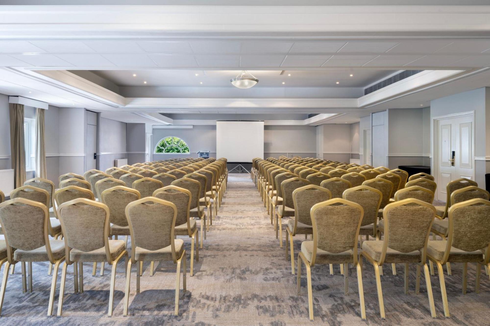 Delta Hotels By Marriott Tudor Park Country Club Мейдстън Екстериор снимка